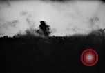 Standbild Deutsche Soldaten greifen Stalingrad an Stalingrad Russland, 1942, aus Sekunde 23 historischem Filmmaterial Videoclip 65675034742