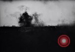 Standbild Deutsche Soldaten greifen Stalingrad an Stalingrad Russland, 1942, aus Sekunde 26 historischem Filmmaterial Videoclip 65675034742