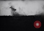 Standbild Deutsche Soldaten greifen Stalingrad an Stalingrad Russland, 1942, aus Sekunde 29 historischem Filmmaterial Videoclip 65675034742