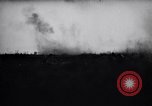 Standbild Deutsche Soldaten greifen Stalingrad an Stalingrad Russland, 1942, aus Sekunde 31 historischem Filmmaterial Videoclip 65675034742