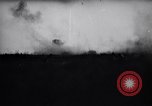 Standbild Deutsche Soldaten greifen Stalingrad an Stalingrad Russland, 1942, aus Sekunde 34 historischem Filmmaterial Videoclip 65675034742