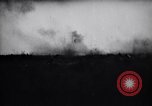 Standbild Deutsche Soldaten greifen Stalingrad an Stalingrad Russland, 1942, aus Sekunde 39 historischem Filmmaterial Videoclip 65675034742