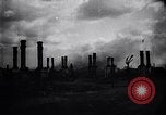 Standbild Deutsche Soldaten greifen Stalingrad an Stalingrad Russland, 1942, aus Sekunde 50 historischem Filmmaterial Videoclip 65675034742