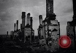 Standbild Deutsche Soldaten greifen Stalingrad an Stalingrad Russland, 1942, aus Sekunde 51 historischem Filmmaterial Videoclip 65675034742
