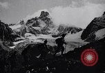 Standbild German Mountain Truppen Dalar Baschi Peak Kaukasus, 1942, aus Sekunde 14 historischem Filmmaterial Videoclip 65675034747