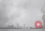 Immagine di Il bombardamento Peleliu Isole Palau, 1944, secondo 35 filmato di repertorio 65675034750