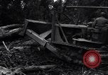 Standbild Caterpillar D7-Bulldozer bei der Konstruktion von Ledo Road Manpin Birma, 1944, aus Sekunde 24 historischem Filmmaterial Videoclip 65675034790