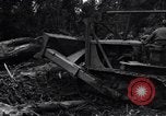 Standbild Caterpillar D7-Bulldozer bei der Konstruktion von Ledo Road Manpin Birma, 1944, aus Sekunde 26 historischem Filmmaterial Videoclip 65675034790
