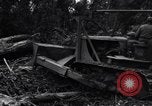 Standbild Caterpillar D7-Bulldozer bei der Konstruktion von Ledo Road Manpin Birma, 1944, aus Sekunde 28 historischem Filmmaterial Videoclip 65675034790
