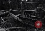 Standbild Caterpillar D7-Bulldozer bei der Konstruktion von Ledo Road Manpin Birma, 1944, aus Sekunde 29 historischem Filmmaterial Videoclip 65675034790