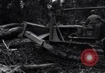 Standbild Caterpillar D7-Bulldozer bei der Konstruktion von Ledo Road Manpin Birma, 1944, aus Sekunde 31 historischem Filmmaterial Videoclip 65675034790