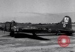 Standbild 8 Bomber Command Vereinigtes Königreich, 1944, aus Sekunde 24 historischem Filmmaterial Videoclip 65675034808