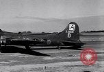 Standbild 8 Bomber Command Vereinigtes Königreich, 1944, aus Sekunde 25 historischem Filmmaterial Videoclip 65675034808
