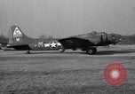 Standbild 8 Bomber Command Vereinigtes Königreich, 1944, aus Sekunde 27 historischem Filmmaterial Videoclip 65675034808