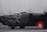 Standbild 8 Bomber Command Vereinigtes Königreich, 1944, aus Sekunde 29 historischem Filmmaterial Videoclip 65675034808