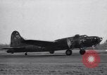 Standbild 8 Bomber Command Vereinigtes Königreich, 1944, aus Sekunde 37 historischem Filmmaterial Videoclip 65675034808