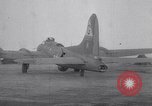 Standbild 8 Bomber Command Vereinigtes Königreich, 1944, aus Sekunde 38 historischem Filmmaterial Videoclip 65675034808
