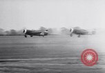 Standbild USAAF 56 Fighter Group P-47s Nehmen Sie auf einer Mission Southwold Suffolk England, 1943, aus Sekunde 37 historischem Filmmaterial Videoclip 65675034815