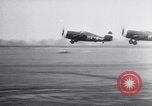 Standbild USAAF 56 Fighter Group P-47s Nehmen Sie auf einer Mission Southwold Suffolk England, 1943, aus Sekunde 39 historischem Filmmaterial Videoclip 65675034815