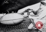 Standbild USAAF Kampfjets eskortieren B-17 Bomber Deutschland, 1943, aus Sekunde 3 historischem Filmmaterial Videoclip 65675034816