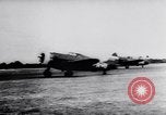 Standbild USAAF Kampfjets eskortieren B-17 Bomber Deutschland, 1943, aus Sekunde 16 historischem Filmmaterial Videoclip 65675034816