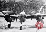 Standbild USAAF Kampfjets eskortieren B-17 Bomber Deutschland, 1943, aus Sekunde 31 historischem Filmmaterial Videoclip 65675034816