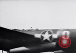 Standbild USAAF Kampfjets eskortieren B-17 Bomber Deutschland, 1943, aus Sekunde 40 historischem Filmmaterial Videoclip 65675034816