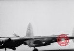 Standbild USAAF Kampfjets eskortieren B-17 Bomber Deutschland, 1943, aus Sekunde 41 historischem Filmmaterial Videoclip 65675034816