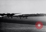 Standbild USAAF Kampfjets eskortieren B-17 Bomber Deutschland, 1943, aus Sekunde 46 historischem Filmmaterial Videoclip 65675034816