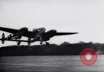 Standbild USAAF Kampfjets eskortieren B-17 Bomber Deutschland, 1943, aus Sekunde 55 historischem Filmmaterial Videoclip 65675034816