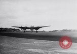 Standbild USAAF Kampfjets eskortieren B-17 Bomber Deutschland, 1943, aus Sekunde 60 historischem Filmmaterial Videoclip 65675034816