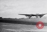 Standbild USAAF Kampfjets eskortieren B-17 Bomber Deutschland, 1943, aus Sekunde 61 historischem Filmmaterial Videoclip 65675034816
