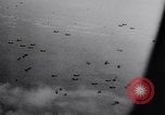 Standbild P-47 Thunderbolt Flugzeuge eskortieren B-17 Bomber Emden Deutschland, 1943, aus Sekunde 5 historischem Filmmaterial Videoclip 65675034817