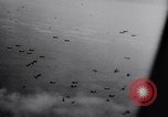 Standbild P-47 Thunderbolt Flugzeuge eskortieren B-17 Bomber Emden Deutschland, 1943, aus Sekunde 6 historischem Filmmaterial Videoclip 65675034817