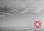 Standbild P-47 Thunderbolt Flugzeuge eskortieren B-17 Bomber Emden Deutschland, 1943, aus Sekunde 8 historischem Filmmaterial Videoclip 65675034817