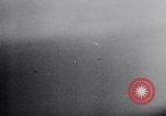 Standbild P-47 Thunderbolt Flugzeuge eskortieren B-17 Bomber Emden Deutschland, 1943, aus Sekunde 18 historischem Filmmaterial Videoclip 65675034817