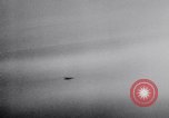 Standbild P-47 Thunderbolt Flugzeuge eskortieren B-17 Bomber Emden Deutschland, 1943, aus Sekunde 19 historischem Filmmaterial Videoclip 65675034817