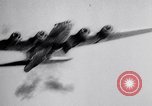 Standbild P-47 Thunderbolt Flugzeuge eskortieren B-17 Bomber Emden Deutschland, 1943, aus Sekunde 33 historischem Filmmaterial Videoclip 65675034817