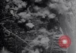 Standbild P-47 Thunderbolt Flugzeuge eskortieren B-17 Bomber Emden Deutschland, 1943, aus Sekunde 42 historischem Filmmaterial Videoclip 65675034817