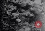 Standbild P-47 Thunderbolt Flugzeuge eskortieren B-17 Bomber Emden Deutschland, 1943, aus Sekunde 44 historischem Filmmaterial Videoclip 65675034817