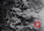 Standbild P-47 Thunderbolt Flugzeuge eskortieren B-17 Bomber Emden Deutschland, 1943, aus Sekunde 52 historischem Filmmaterial Videoclip 65675034817