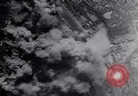 Standbild P-47 Thunderbolt Flugzeuge eskortieren B-17 Bomber Emden Deutschland, 1943, aus Sekunde 55 historischem Filmmaterial Videoclip 65675034817