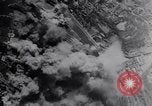 Standbild P-47 Thunderbolt Flugzeuge eskortieren B-17 Bomber Emden Deutschland, 1943, aus Sekunde 56 historischem Filmmaterial Videoclip 65675034817