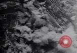 Standbild P-47 Thunderbolt Flugzeuge eskortieren B-17 Bomber Emden Deutschland, 1943, aus Sekunde 57 historischem Filmmaterial Videoclip 65675034817
