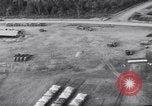 Standbild LKW geparkt Ledo Road Tingkawk Birma, 1945, aus Sekunde 14 historischem Filmmaterial Videoclip 65675034822