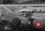 Standbild LKW geparkt Ledo Road Tingkawk Birma, 1945, aus Sekunde 15 historischem Filmmaterial Videoclip 65675034822