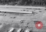 Standbild LKW geparkt Ledo Road Tingkawk Birma, 1945, aus Sekunde 24 historischem Filmmaterial Videoclip 65675034822