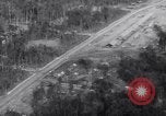 Standbild LKW geparkt Ledo Road Tingkawk Birma, 1945, aus Sekunde 32 historischem Filmmaterial Videoclip 65675034822