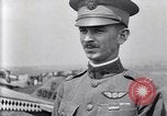 Immagine di Il capitano di un C Balsley di Lafayette Escadrille su aria Memorial Day Hollywood California USA, 1919, secondo 18 filmato di repertorio 65675034838