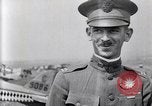 Immagine di Il capitano di un C Balsley di Lafayette Escadrille su aria Memorial Day Hollywood California USA, 1919, secondo 33 filmato di repertorio 65675034838